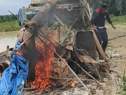 Polsek Kuantan Tengah Musnahkan Dua Rakit PETI di Kuansing, Pelaku Keburu Kabur
